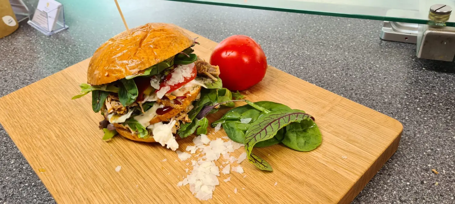 Burger mit Tomate von Food at work