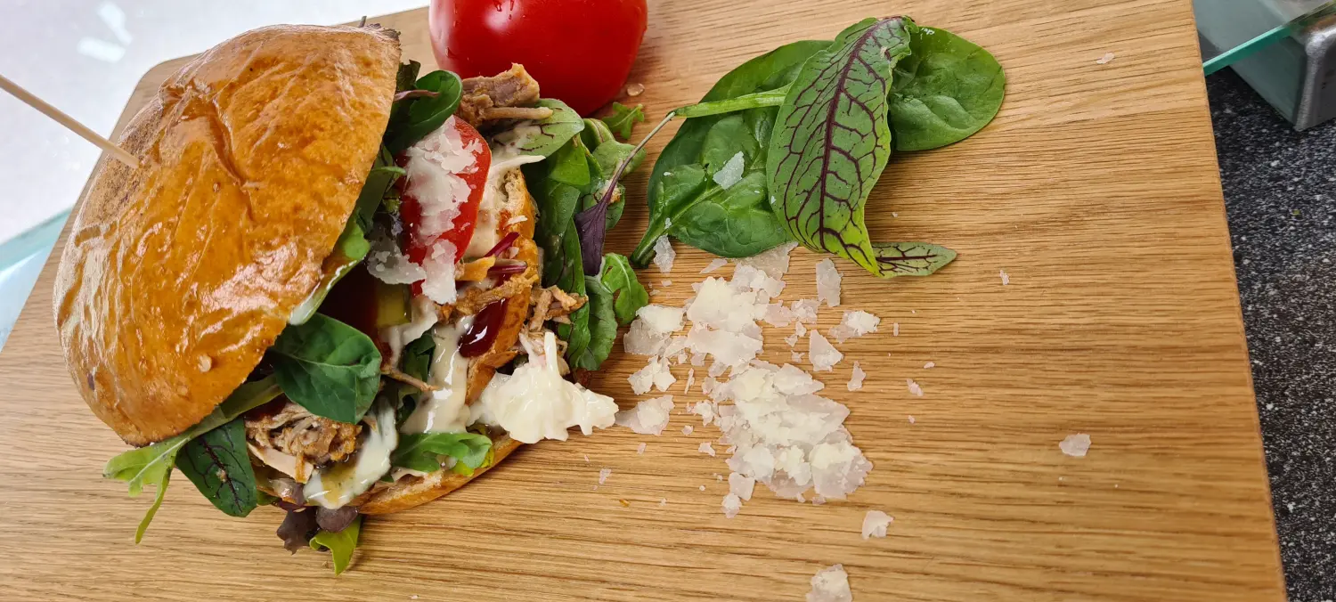 Burger mit Tomate von Food at work