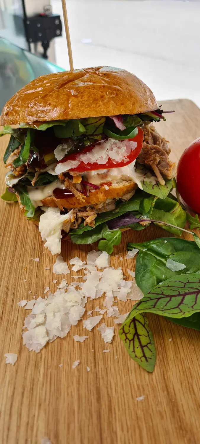 Burger mit Tomate von Food at work