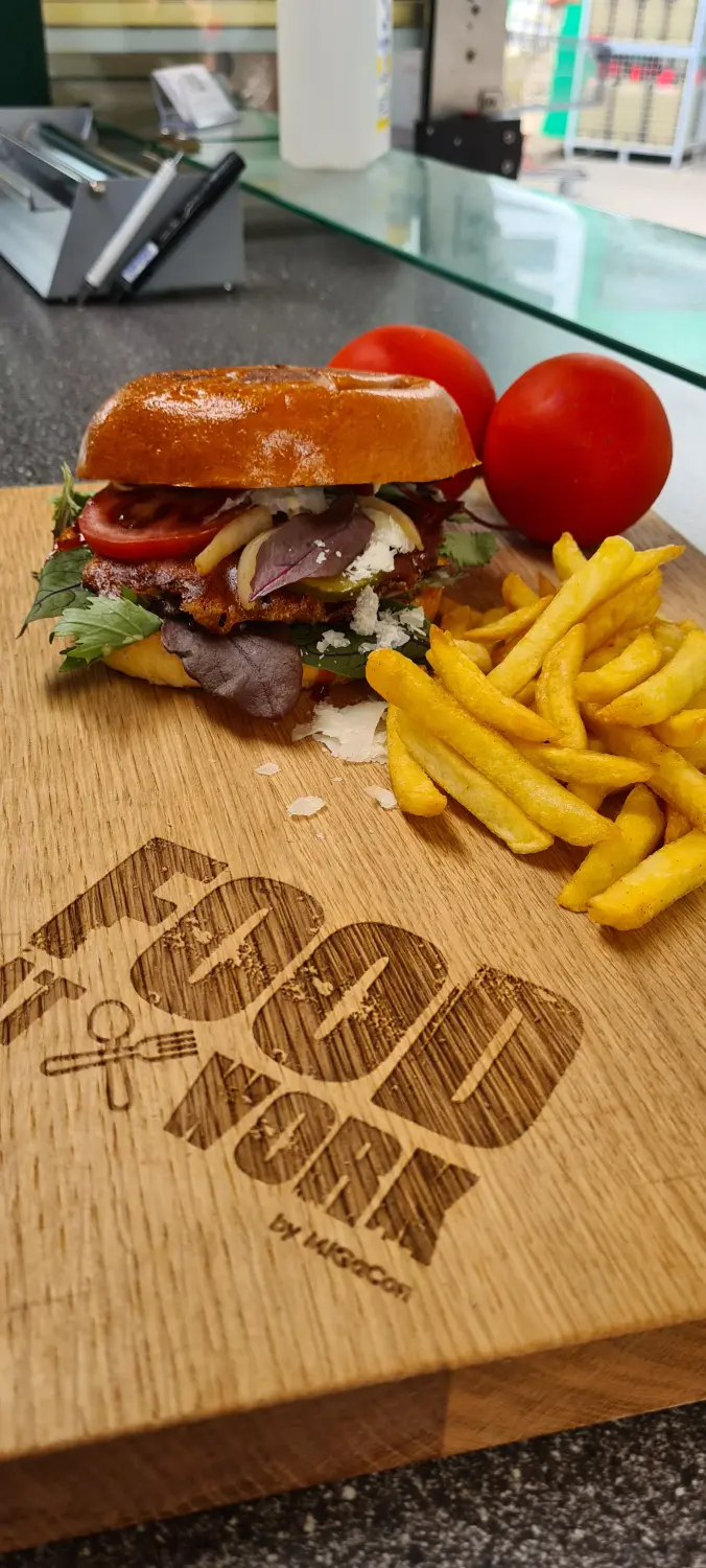 Burger mit Tomate von Food at work